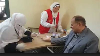 لتشجيع المواطنين.. محافظ الفيوم يجري التحاليل الخاصة للكشف عن 