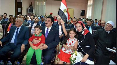 حفل لتكريم أسر الشهداء بمدرسة السلام في بنها.. صور