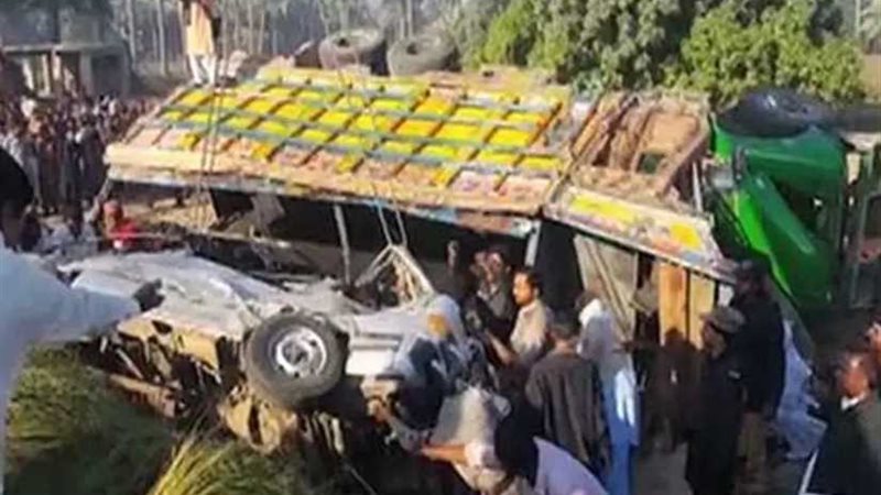 إصابة 20 شخصا فى