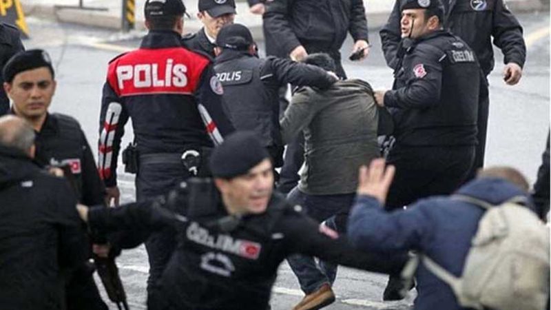 اعتقال 417 شخصا في