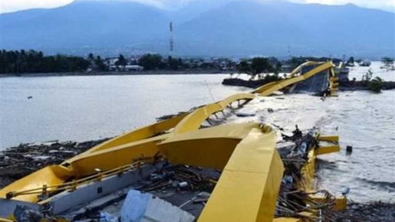 سفينة حربية وطائرة