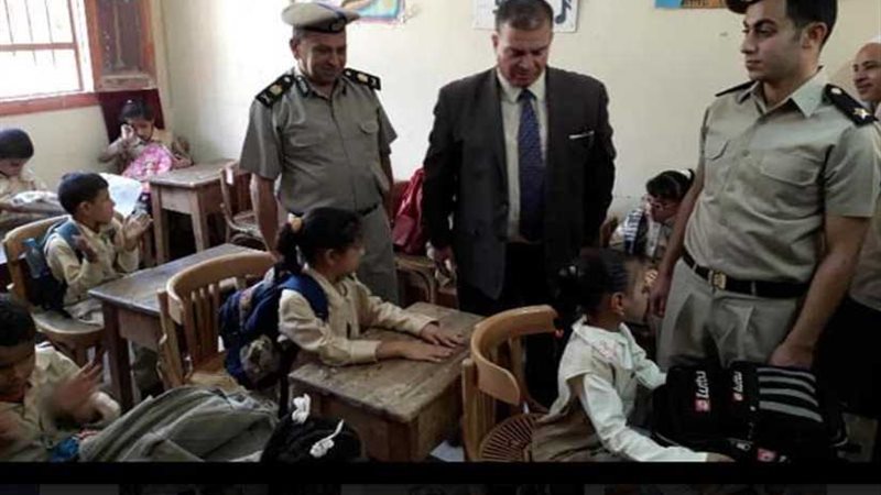 توزيع وجبات غذائية