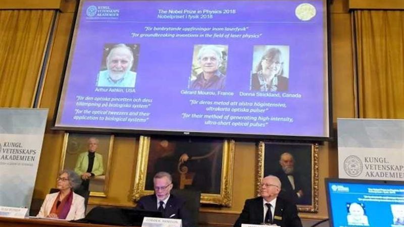 فوز 3 علماء بجائزة