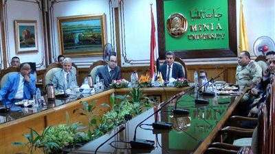 لجنة تقييم أفضل جامعة مصرية تنهي زيارتها للمنيا
