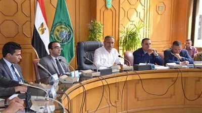 محافظ الإسماعيلية يؤكد على سرعة استكمال مشروع مصرف المحسمة