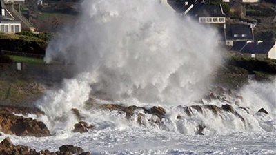 السلطات اليابانية تحذر من اقتراب إعصار 