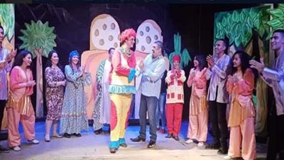 افتتاح مسرحية 