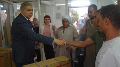 5 كراسٍ متحركة لذوي الإعاقة بالمنيا