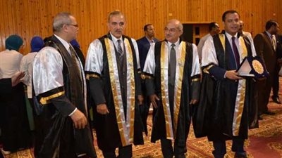 صيدلة أسيوط تكرم قيادات المحافظة في مصر