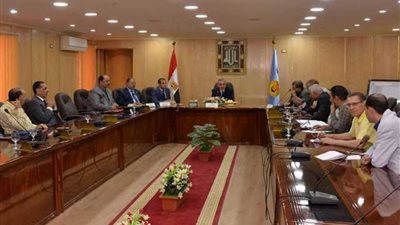 محافظ أسيوط يترأس اجتماع لجنة تطوير ميادين المحطة والمجذوب وأم البطل.. (صور)