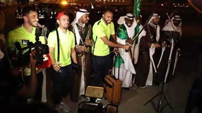 بالمزمار والورود.. استقبال بعثة الزمالك في السعودية (صور)