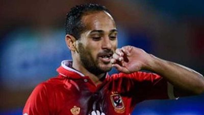 رأسية وليد سليمان تقتنص التقدم للأهلي بهدف في شباك سطيف