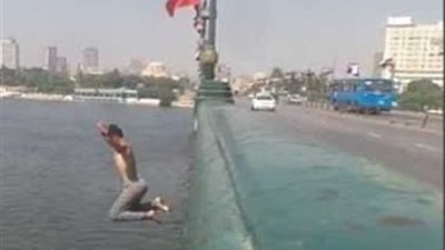 الإسكندرية.. شاب يقفز من فوق كوبري استانلي
