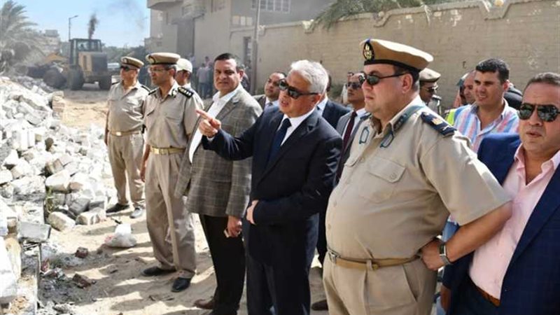 محافظ البحيرة يقود