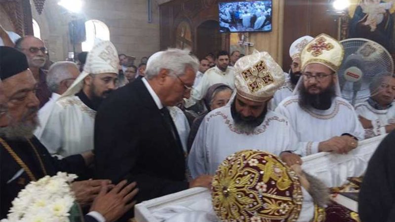 شاروبيم يلقي نظرة