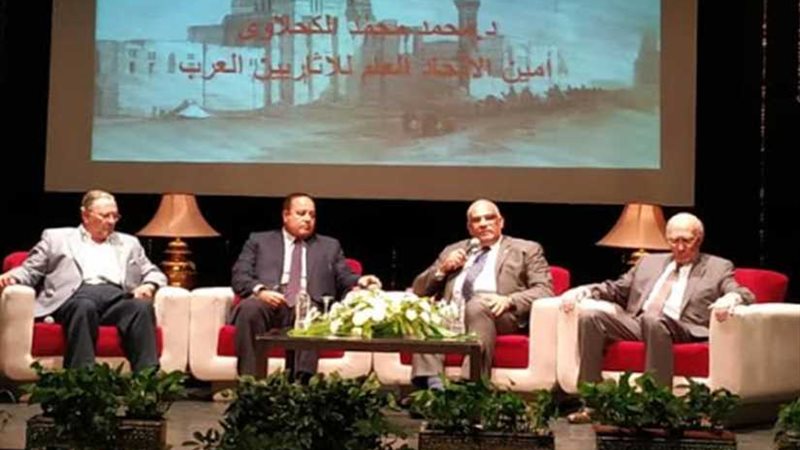 معماريون وخبراء يناقشون