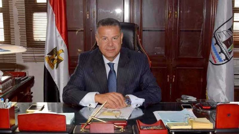 محافظ بني سويف يهنئ