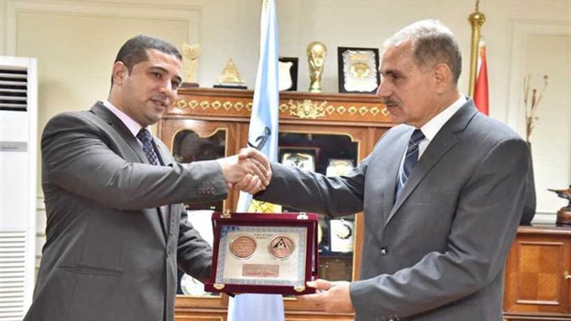 محافظ أسيوط يلتقي