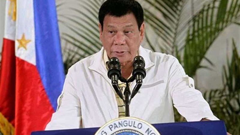 الرئيس الفلبيني يجري