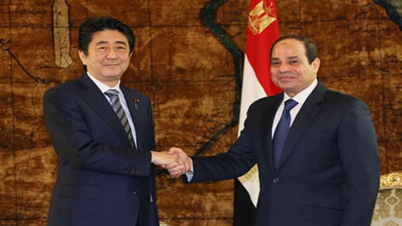 وزير الخارجية‬ يسلم