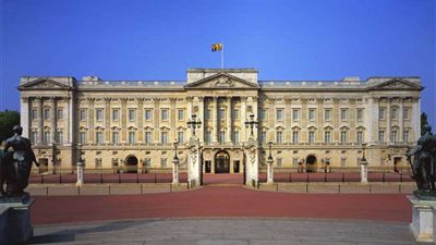 المشرف على ترميم قصر 