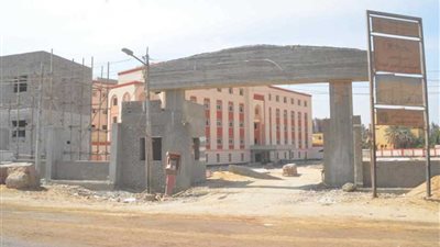 محافظ المنيا يتفقد أعمال تطوير مستشفى ملوي العام