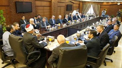 وكيل الأزهر يلتقي بوفد من كلية الدفاع الوطني الأمريكية