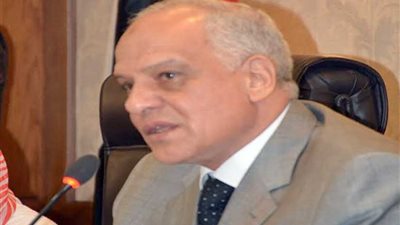 إصلاح كسر مفاجئ بماسورة المياه الرئيسية بشارع الجيزة