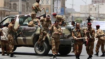 قتل وإصابة 17 حوثيًا بنيران الجيش اليمني في البيضاء