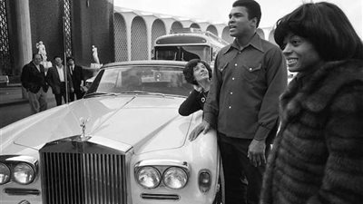 شاهد.. سيارة محمد علي كلاي الخاصة تباع في مزاد علني ببلجيكا