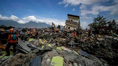 إندونيسيا.. الآلاف لا يزالون تحت الأنقاض والدولة تحول بلدتين إلى 