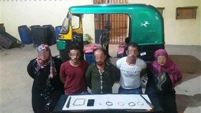 القبض على سيدتين وطالب جامعي وعاطلين سرقوا مصوغات شقة مغتربة بزفتى