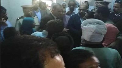 مرضى أبو تيج يحتجون على نقل خدمات المستشفى المركزي لصدفا.. صور