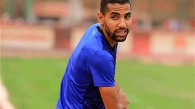 مؤمن زكريا يخضع لفحص طبي بعد إصابته أمام الاتحاد السكندري