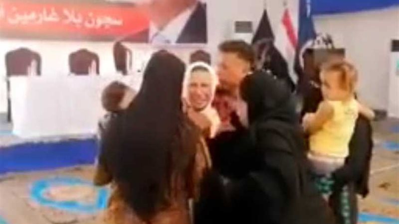 غارمة للسيسي: ربنا