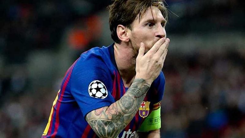 ميسى يحصد جائزة الأفضل