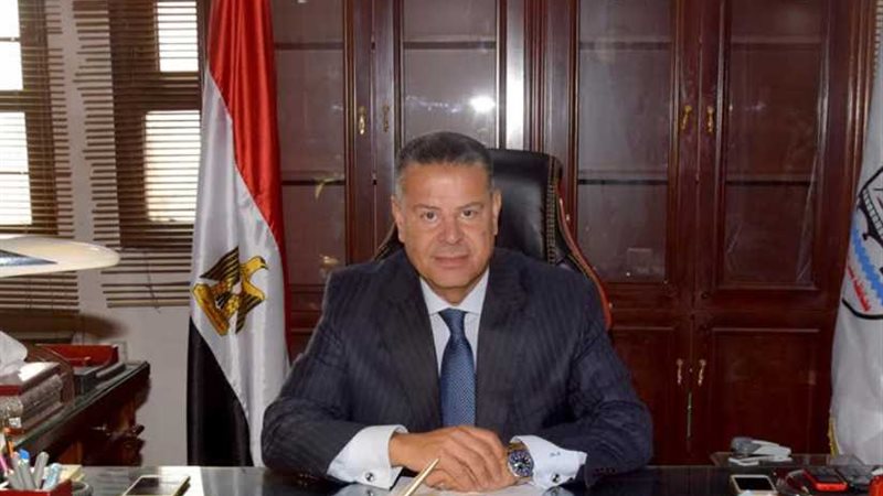 محافظ بني سويف يناقش