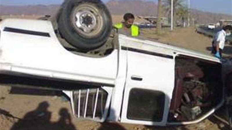 مصرع عامل إثر انقلاب