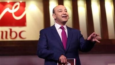 عمرو أديب في جولة داخل قناة 