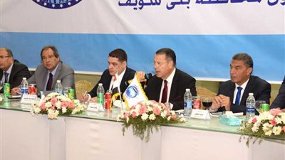 محافظ بني سويف يطالب القطاع الخاص بتفعيل المسئولية الاجتماعية