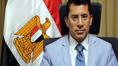 وزير الشباب والرياضة يلتقي شباب الجامعات ونقابتي العمال والفلاحين