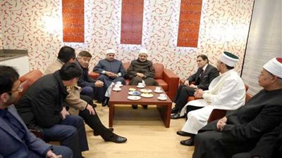 وزير التنمية المجتمعية الكازاخستان يقيم مأدبة عشاء ترحيبًا بالإمام الأكبر