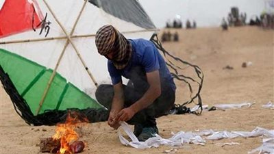 الطائرات الورقية تحرق نحو 12 ألف كيلومتر من الأراضي الزراعية الإسرائيلية