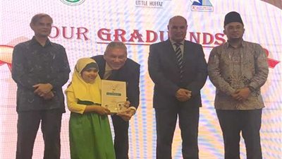 سفير مصر فى سنغافورة يشارك في تكريم حفظة القرآن