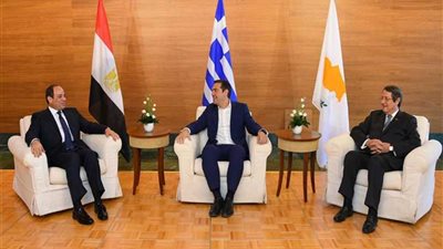 موجز منتصف الليل.. الرئيس يعود من اليونان و