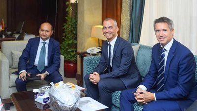 وزير التجارة يبحث مع ممثلي شركة عالمية تعزيز استثماراتها بمصر