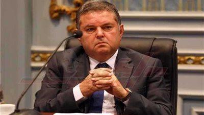 توفيق: إذا كان الراجل مربوط من لسانه فما بالكم بالحكومة؟!