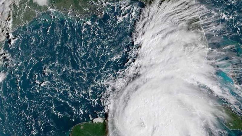 الإعصار مايكل يهدد