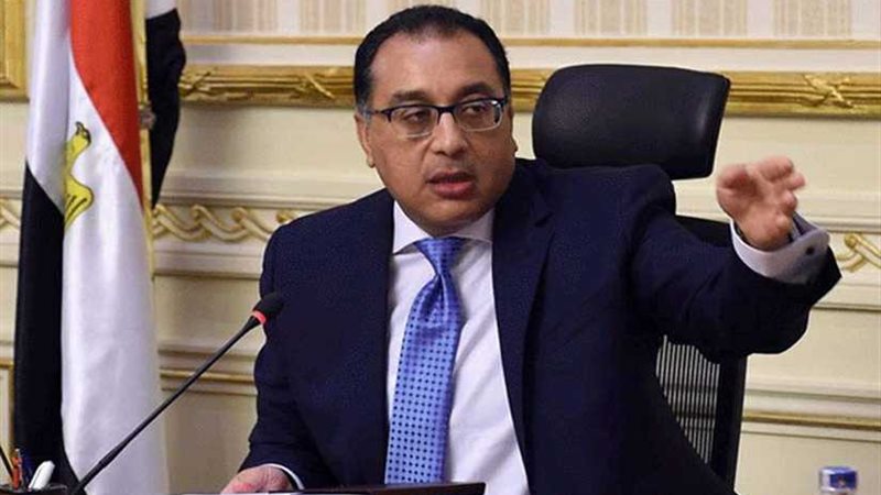 رئيس الوزراء يستعرض