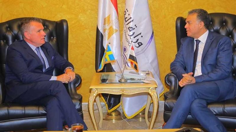 عرفات يلتقي سفير